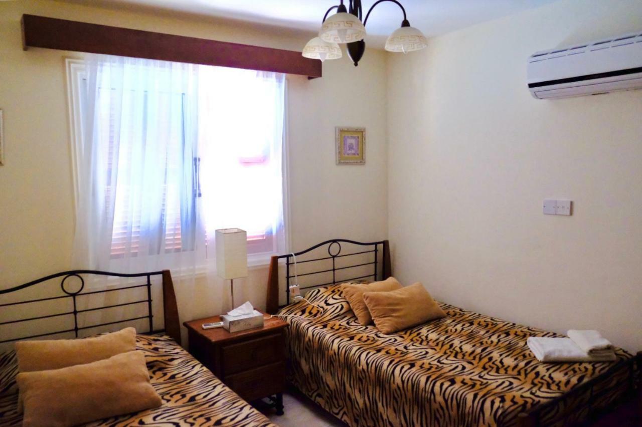 Villa On The First Line Peyia Exterior foto