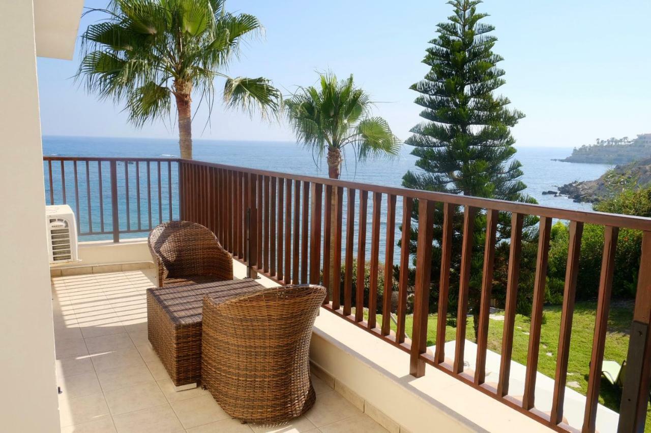 Villa On The First Line Peyia Exterior foto