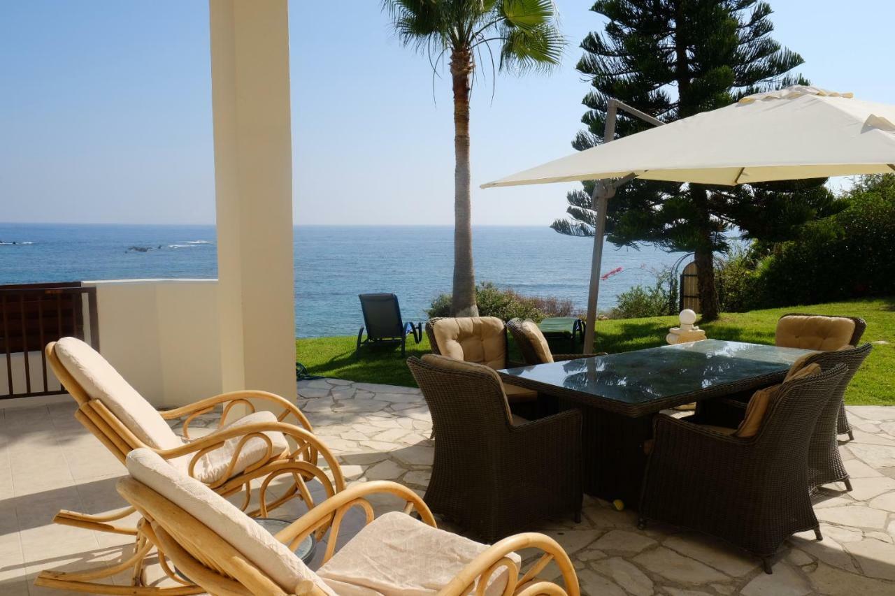 Villa On The First Line Peyia Exterior foto